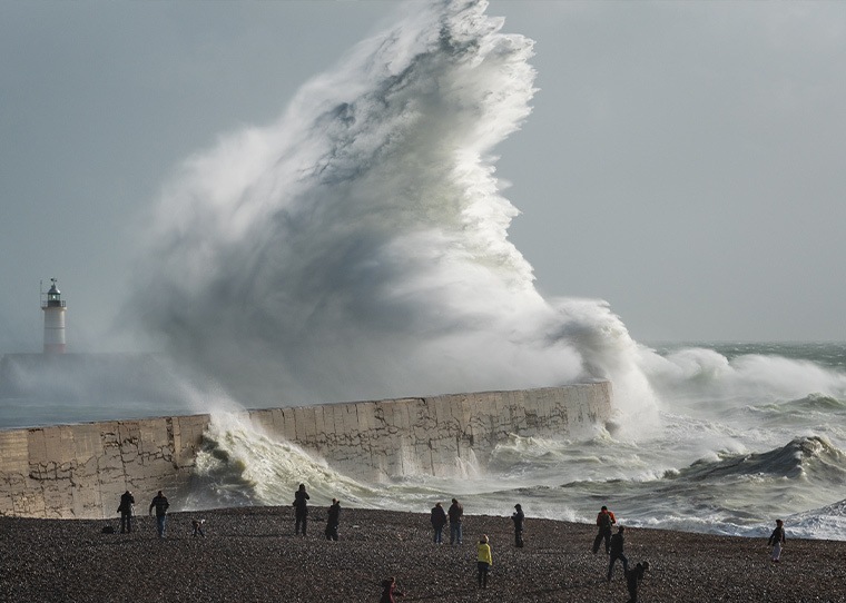 How to Drive Safely in Strong Wind | Leasing Options